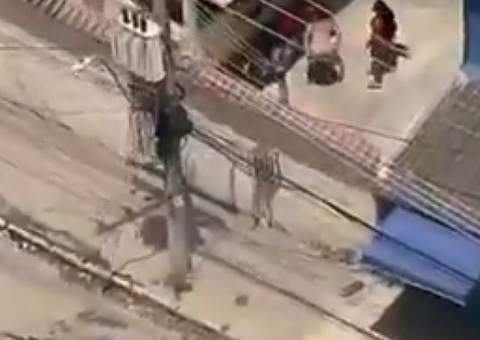 Vídeo: Homem mostra bunda durante transmissão do GloboCop