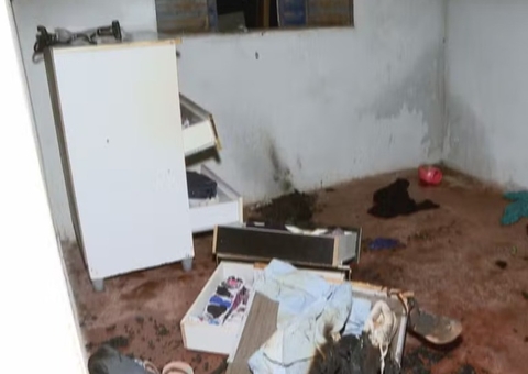 Homem é preso suspeito de trancar 3 crianças e cachorro em casa e atear fogo