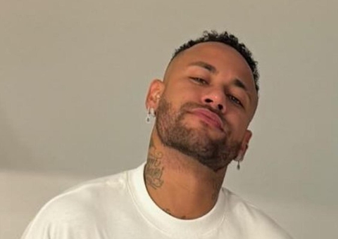 Neymar posta foto com a terceira filha: "03 do papai"