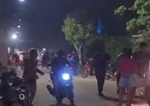 Mãe é presa suspeita de matar filho de 1 ano e população depreda delegacia no Amazonas