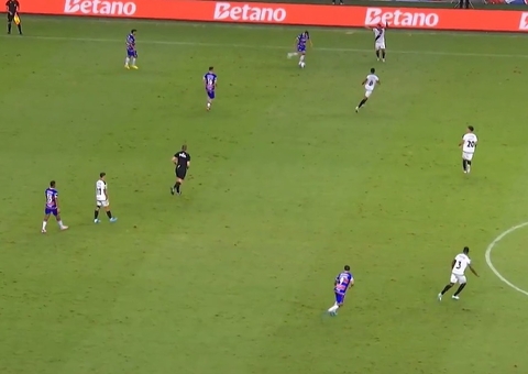 Fortaleza vence Vasco por 3 a 0 e segue na briga pelo título do Brasileirão