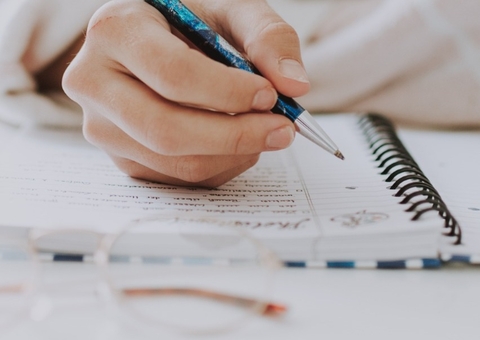 No Enem, mulheres se destacam na redação e homens têm vantagem em matemática