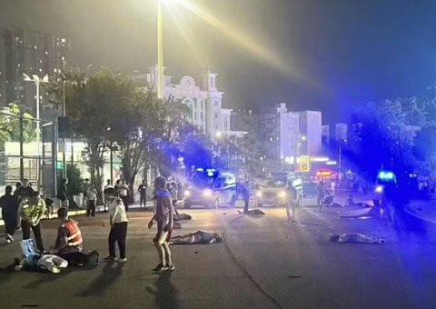 Motorista invade centro esportivo e mata 35 pessoas atropeladas na China