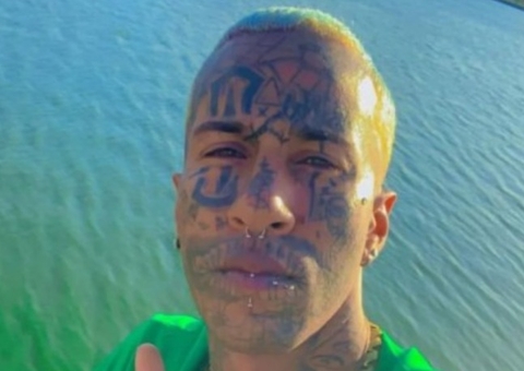 Tatuagem no rosto impede emprego e leva homem a ser chamado de Satanás 