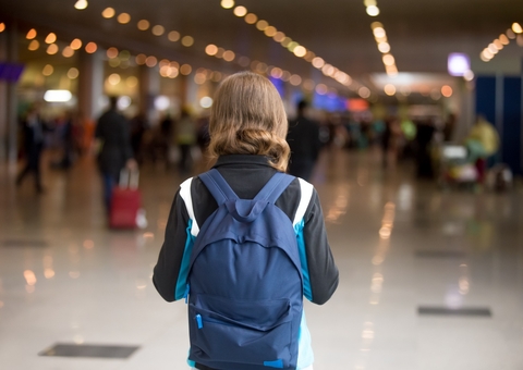 Justiça condena Azul e Decolar a indenizarem família por cobrança indevida