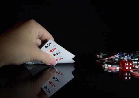 Atendimento a dependentes de apostas cresce 7 vezes no SUS, com alta entre mulheres