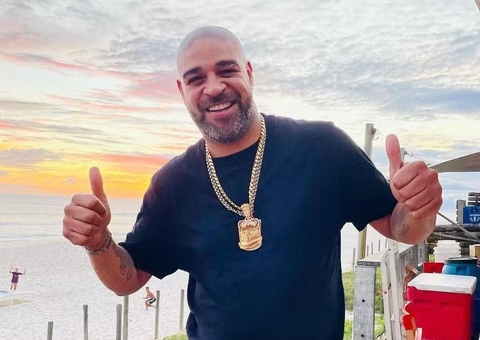 Adriano Imperador relata orgia com 18 mulheres em motel no Rio