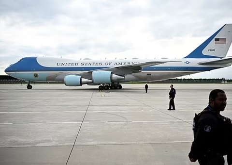 Avião do presidente americano atrai apaixonados por aviação a Manaus