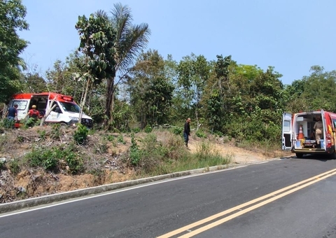 Picape capota em rodovia e deixa 11 feridos no Amazonas