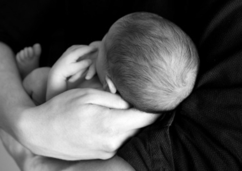 Bebê é levado morto ao hospital com sinais de abuso sexual