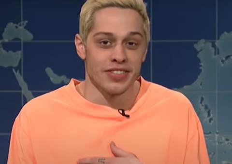 Ex de Kim Kardashian, Pete Davidson volta para reabilitação após 4 meses