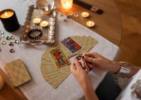 Mulher perde R$ 200 mil em golpe de cartomante em SC 