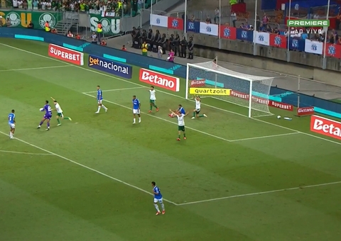 Palmeiras vira sobre o Bahia e encosta na liderança do Brasileirão