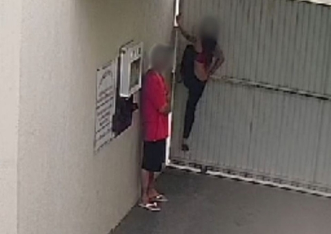 Vídeo: Casal pula muro de motel para não pagar conta de R$ 130
