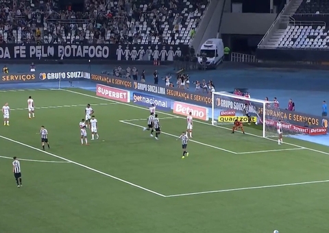 Botafogo empata com Vitória e perde a liderança do Brasileirão