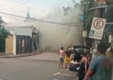 Incêndio atinge Bar do Divino no Parque 10; vídeos