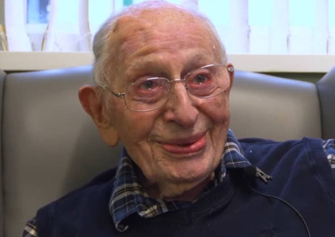 Homem mais velho do mundo morre três meses após fazer 112 anos