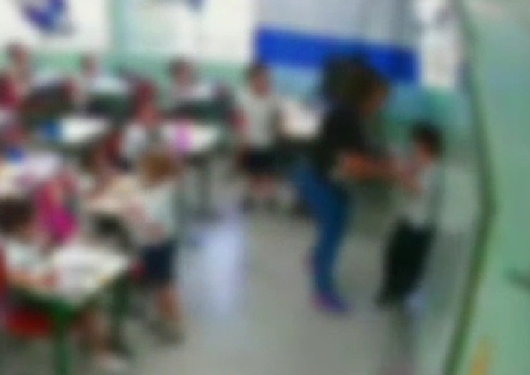 Criança autista é agredida por professora em sala de aula