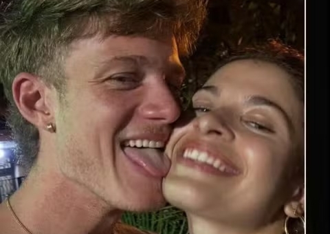 Pedro Novaes mostra registro íntimo da namorada jornalista