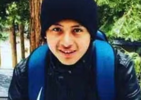 Homem morre ao levar choque enquanto instalava luzes de natal