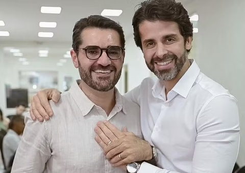 Jornalista da Globonews, Marcelo Cosme se casa com médico Frankel Brandão 