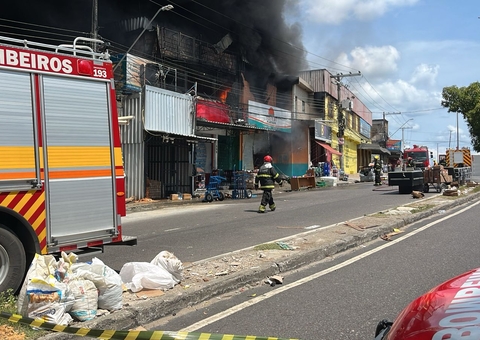 Avenida Brigadeiro Hilário Gurjão segue interditada nesta quarta-feira devido a incêndio