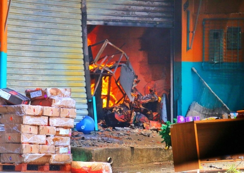 Imóveis atingidos por incêndio na rua do Fuxico são interditados