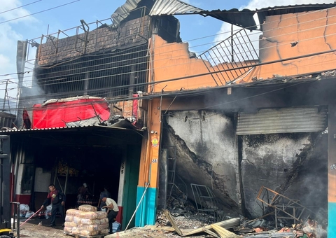 Lojas atingidas por incêndio na Rua do Fuxico terão que ser demolidas