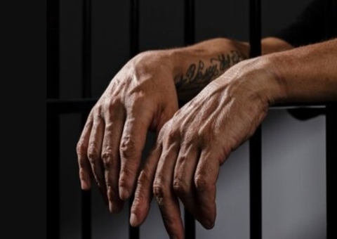 Homem é condenado a mais de 30 anos de prisão por matar vizinha e furtar celular em Manaus