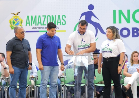 Wilson Lima fortalece políticas de inclusão com a entrega de mil cadeiras de rodas para PCD's