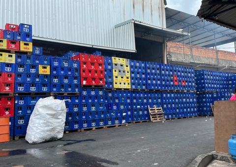 Comerciantes retiram mercadorias e contabilizam prejuízo após incêndio na Rua do Fuxico