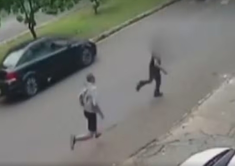 Após suspeitar de traição, homem mata esposa e persegue amante com faca