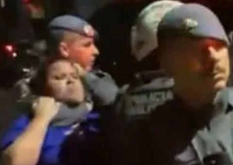 Mulher é agredida com chutes, socos e mata-leão durante abordagem policial