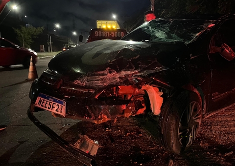 Acidente entre Gol e carro forte deixa duas pessoas feridas no Distrito