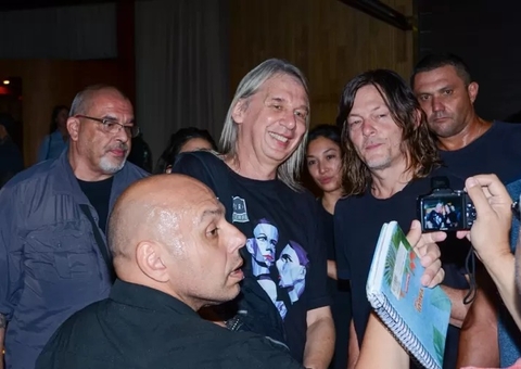 Ator de The Walking Dead causa tumulto ao chegar em hotel de SP