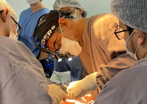 Cirurgia de alta complexidade remove tumor de 14 centímetros em paciente com deformidade mandibular