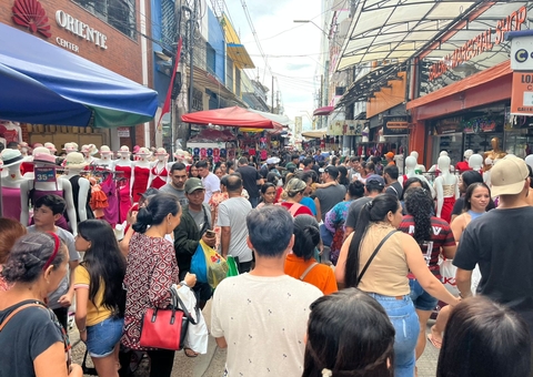 Centro de Manaus tem movimentação intensa a poucos dias do Natal