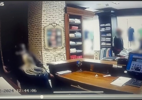 Vídeo: funcionária passa mal durante assalto e suspeito tenta “acalmá-la”