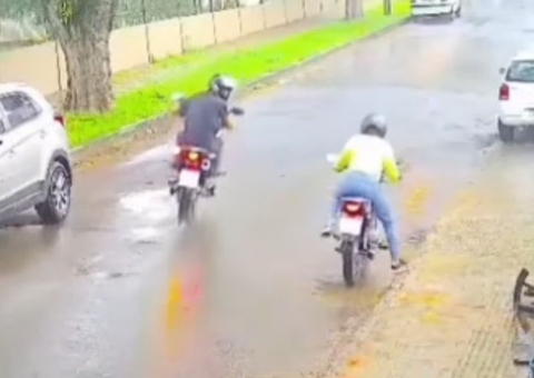 Mulher é abandonada pelo comparsa durante roubo de moto; Vídeo