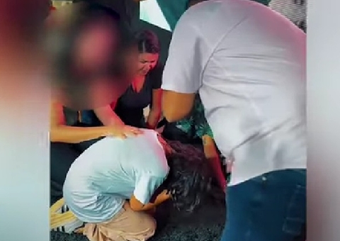 Pastor é denunciado após vídeo em culto promovendo 'cura gay' em adolescente