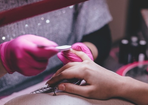 Semtepi oferece 60 vagas para curso gratuito de 'Manicure e Pedicure' em Manaus