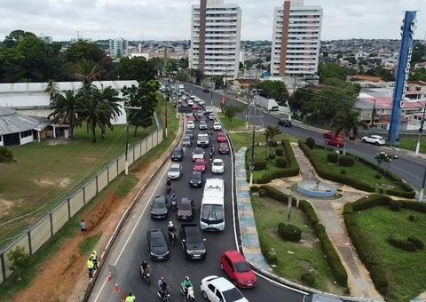 Trânsito é liberado parcialmente na Av. Coronel Teixeira na Ponta Negra