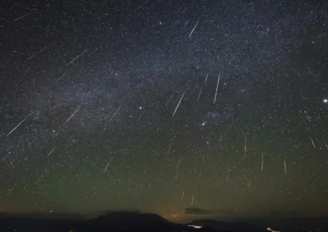 Última grande chuva de meteoros do ano ocorre na noite desta sexta