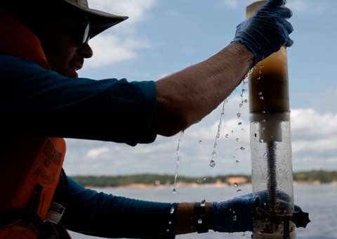 Estudo identifica contaminação por coliformes e mercúrio no Rio Negro