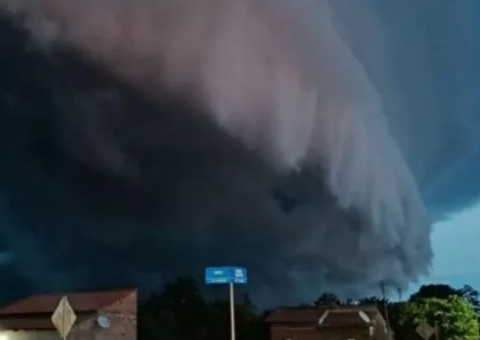 Fenômeno de 'super nuvem' impressiona em Tocantins