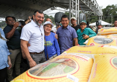 Wilson Lima entrega 70 toneladas de alimentos para instituições sociais atendidas pelo PAA