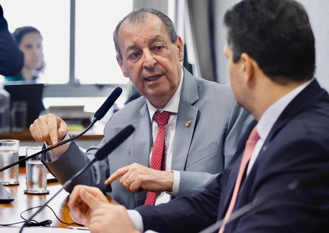 Projeto de Omar que obriga realização de concurso público na PF é aprovado 