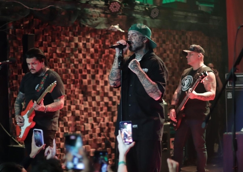 Tico Santa Cruz faz show no 'Pré-Natal do Porão' em Manaus