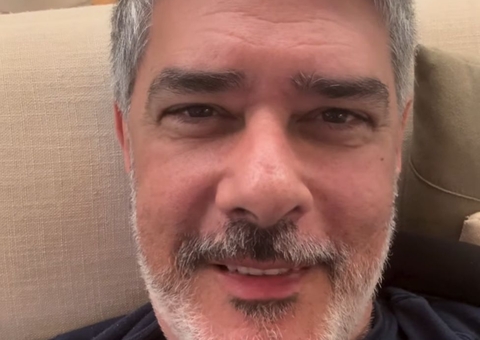 William Bonner explica acidente após mostrar braço imobilizado