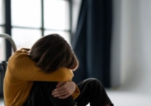 Mãe abandona a própria filha com deficiência e é procurada pela polícia